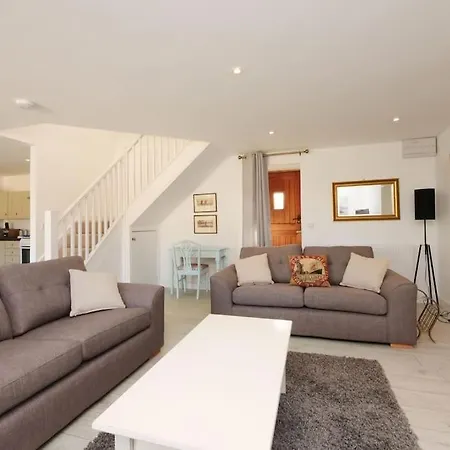Salton Retreat